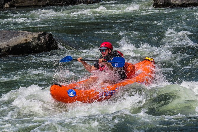 Rogue River Hellgate Canyon PM Half-Day Raft Trip - Riding the Hellgate Canyon rapids