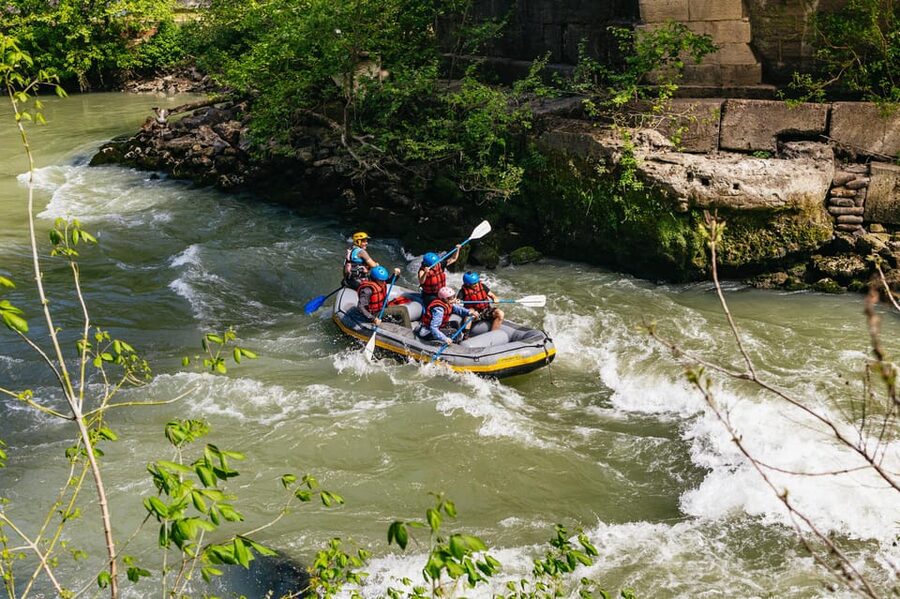 Rome: Tiber River Urban Rafting Tour with Roman Pizza - The 20-minute safety briefing at Scalo de Pinedo