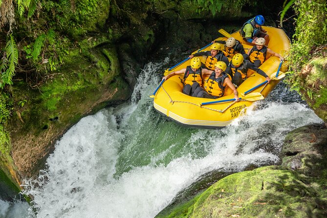 Rotorua Rafting: Kaituna River White Water Rafting & Free Sauna - What the guide does for you