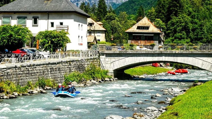 Samoëns: Whitewater Rafting Tour in the French Alps - How the guides shape the experience