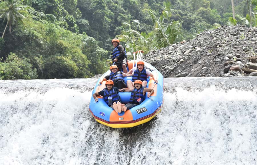 Telaga Waja River: Rafting Expedition with Lunch - Coffee, changing rooms, and the safety briefing