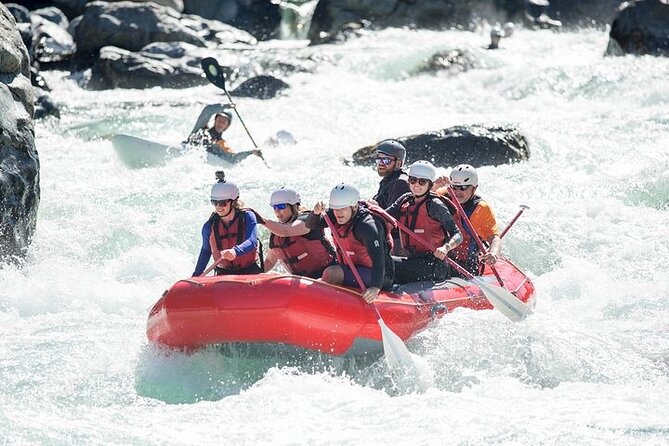Upper Skagit Introductory Whitewater Rafting Trip - Getting ready at the boat launch