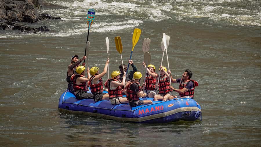 Victoria Falls: Zambezi Half-Day Rafting - Safety briefing, gear, and the walk into Batoka Gorge