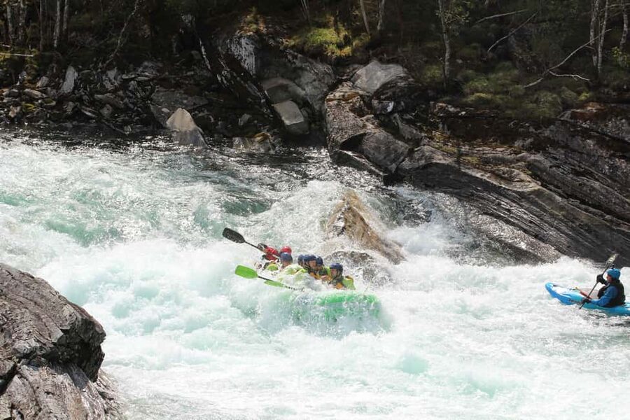 Voss: Thrilling Whitewater Rafting Guided Trip - Safety practice before the first rapid