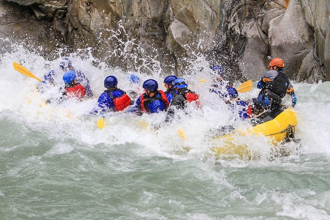 Wet and Wild Elaho Exhilarator Rafting - Guides make the difference on the water