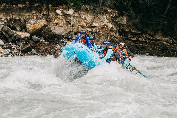 Whitewater Rafting Adventure | Kicking Horse River - Safety instructions that help you relax