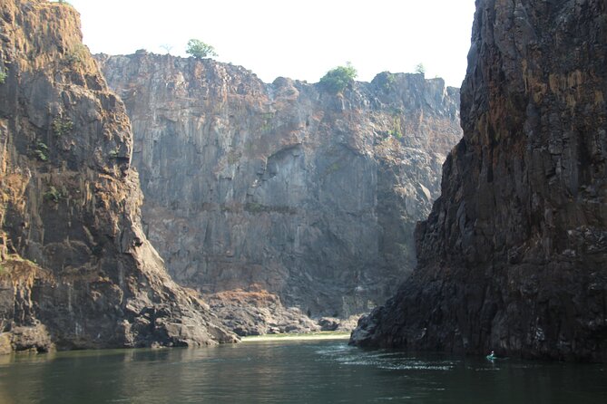 Whitewater Rafting Adventure on the Zambezi River, Victoria Falls Zimbabwe - Reading the river between class III and V