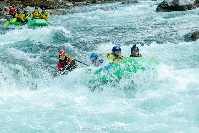 Whitewater Rafting Grade 3 to 4 - Guides who make the difference